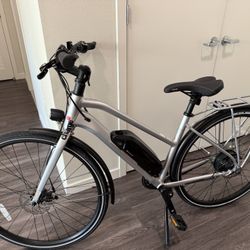 Electric BIKE For Sale! Like New 