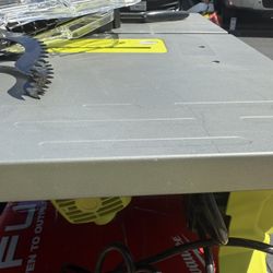 (Missing Bar) Portable Table Saw Jobsite RYOBI 8 1/4 in. Jobsite (R28C-B1)