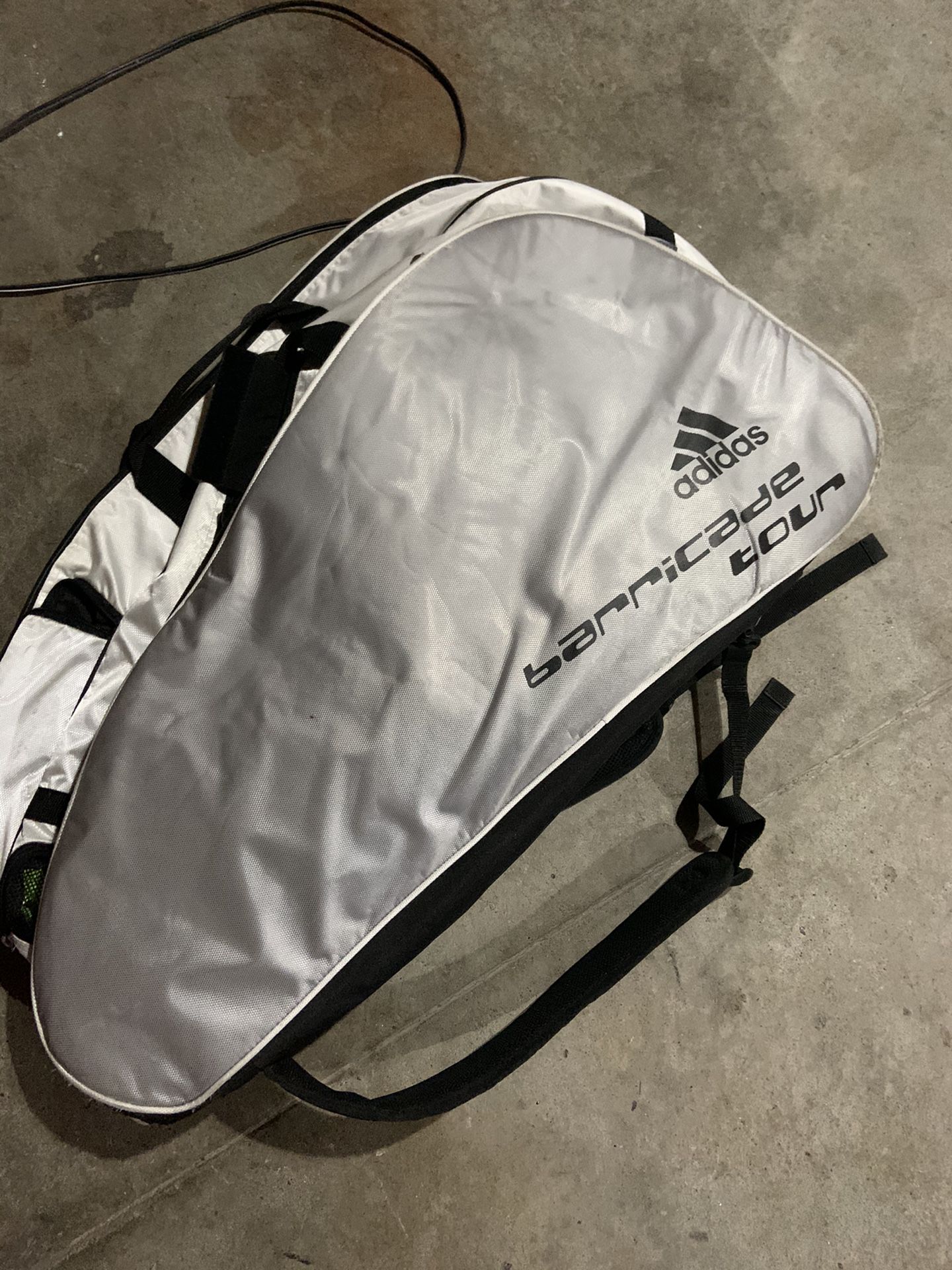 Pre loved msrp $140Addidas limited edition barricade tour bag 9-12 tennis rackets