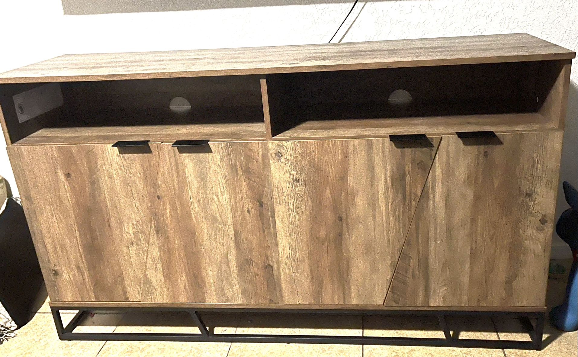 Entertainment Center/ Tv Stand