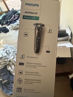 NEW Philips Norelco Shaver 7200 Electric Razor Wet & Dry SenseIQ S7887/82