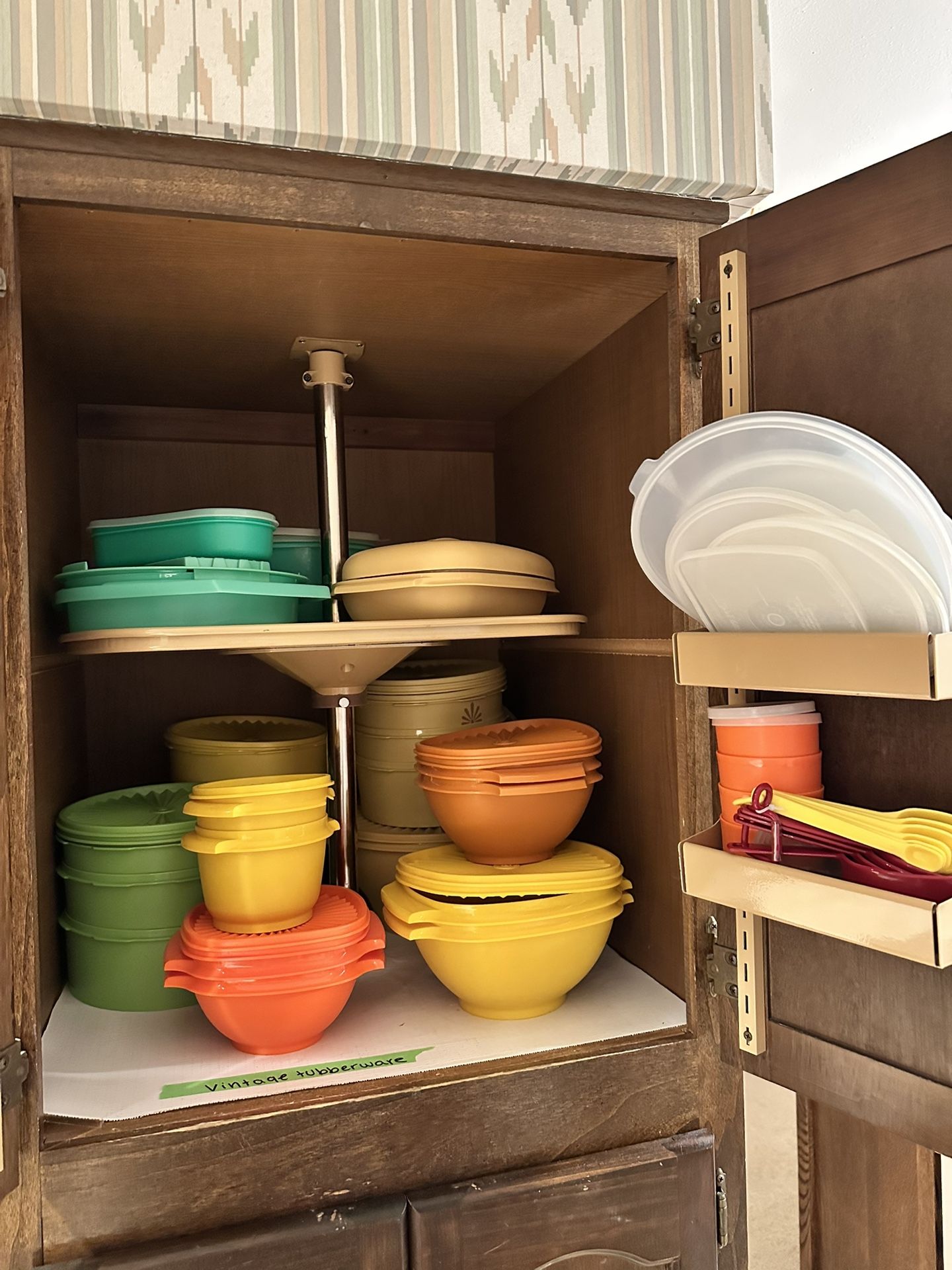 Colorful Vintage Tupperware Collection (1960s–1980s) – Bowls, Canisters & Carousel