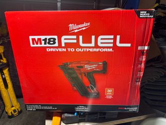 Milwaukee 3-1/2in 30 Degree Nailer
