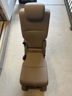 Plus-One” middle jump seat from a Honda Odyssey second row.