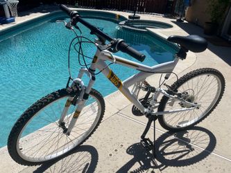 Brand NEW In Box UPS Promotional Mountain Bike - 26" Full Suspension