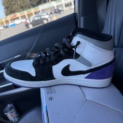 Jordans 1 mid