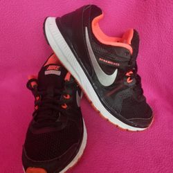 Nike WOMEN'S SHOES SIZE 7.5 