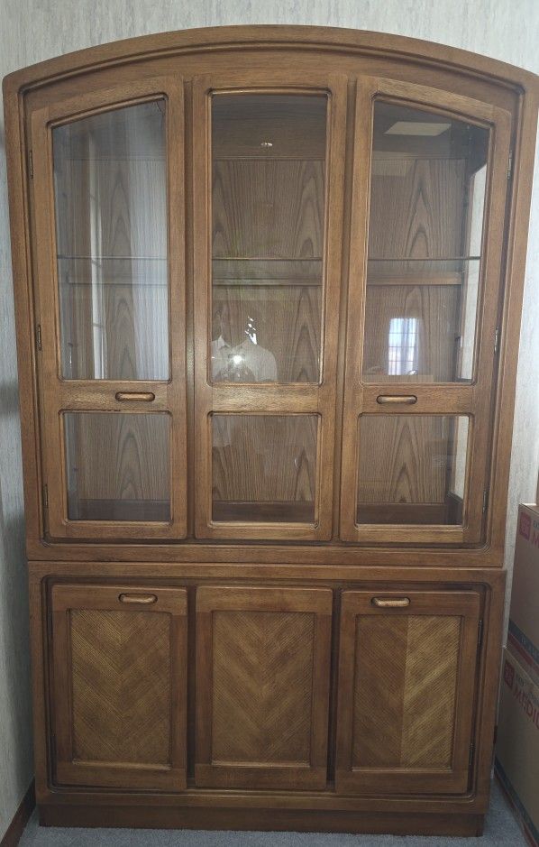 Classic Dinnerware Shelving Furniture 