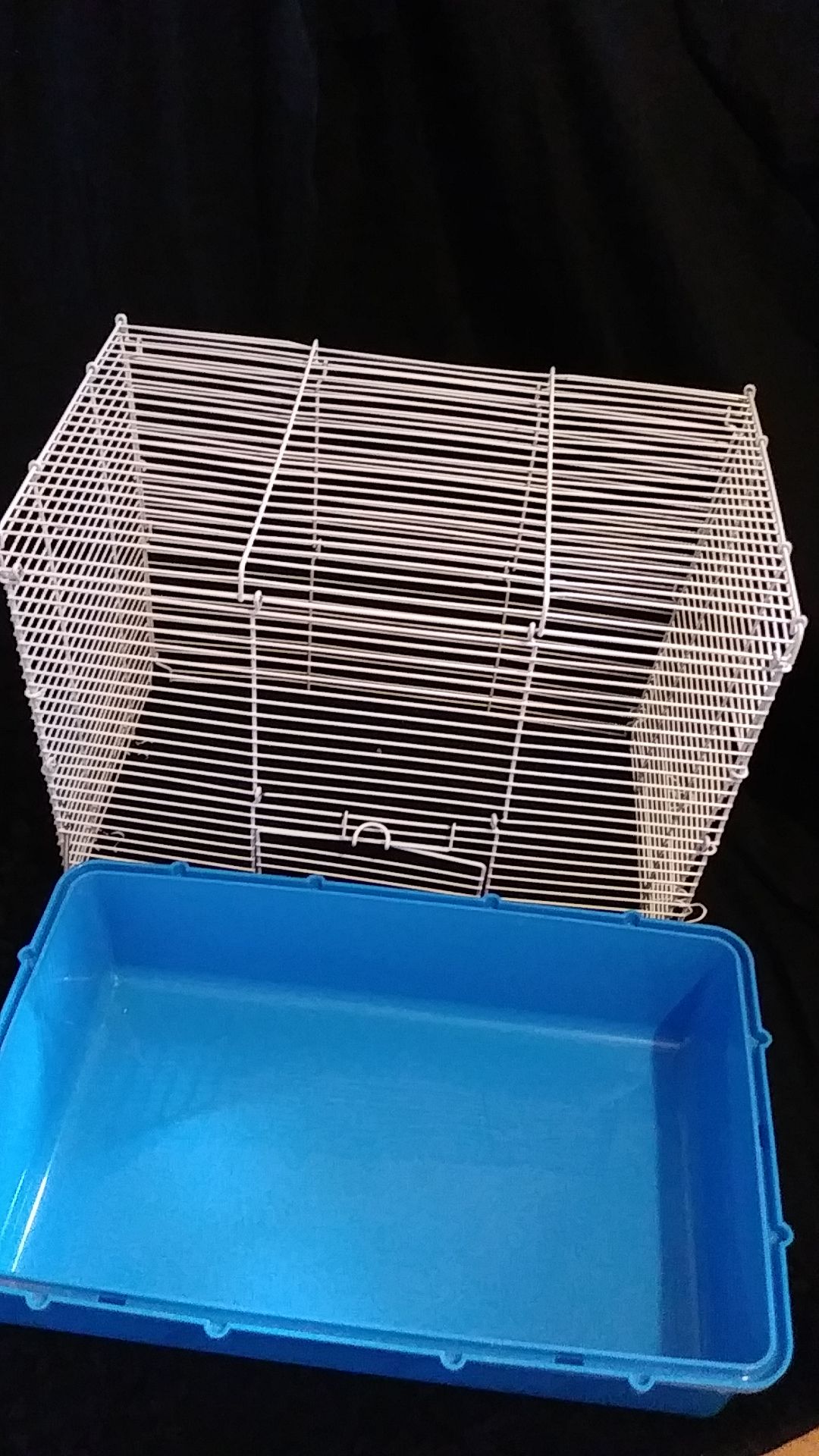 NICE GUINEA PIG CAGE! Basically new! Includes a running ball!