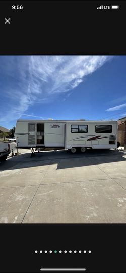 Se Vende Traila De 28 Pies 