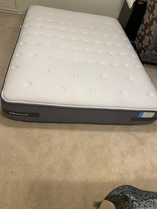 Seally Posturepedic queen Hybrid mattress Excellent condition