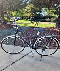 Momentum Giant Black Bicycle