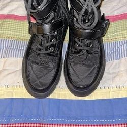 7 Size  Lady's Black Boots