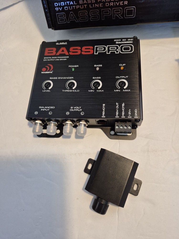 MASSIVE AUDIO DIGITAL BASS PROCESSOR WITH 9V LINEDRIVE ( BRAND NEW PRICE IS LOWEST INSTALL NOT AVAILABLE )