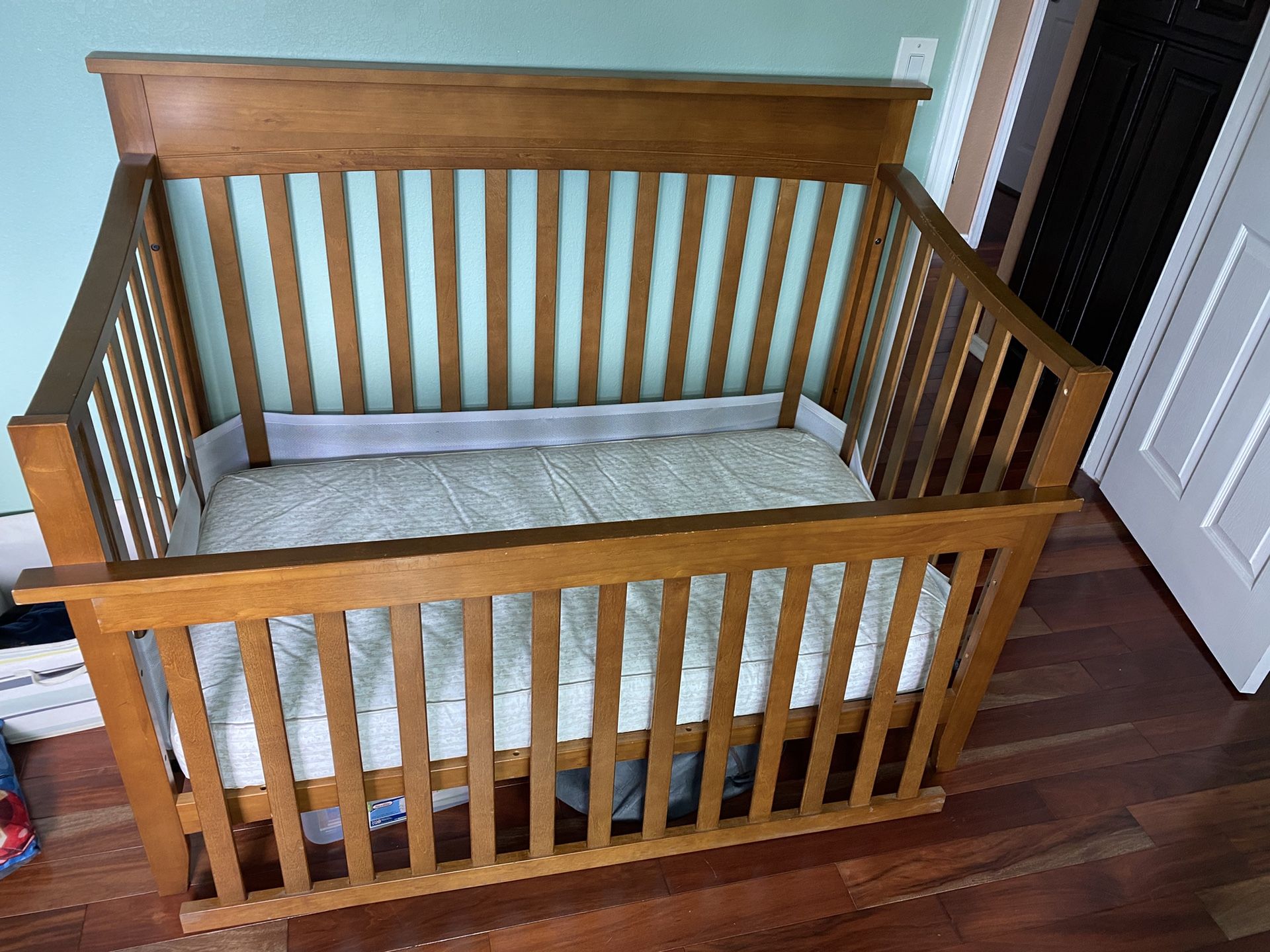 Crib/toddler Bed & Mattress