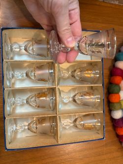 8 VTG MCM Libbey 22k Golden Foliage  Cordial Shot Glasses Leaves In Original Box