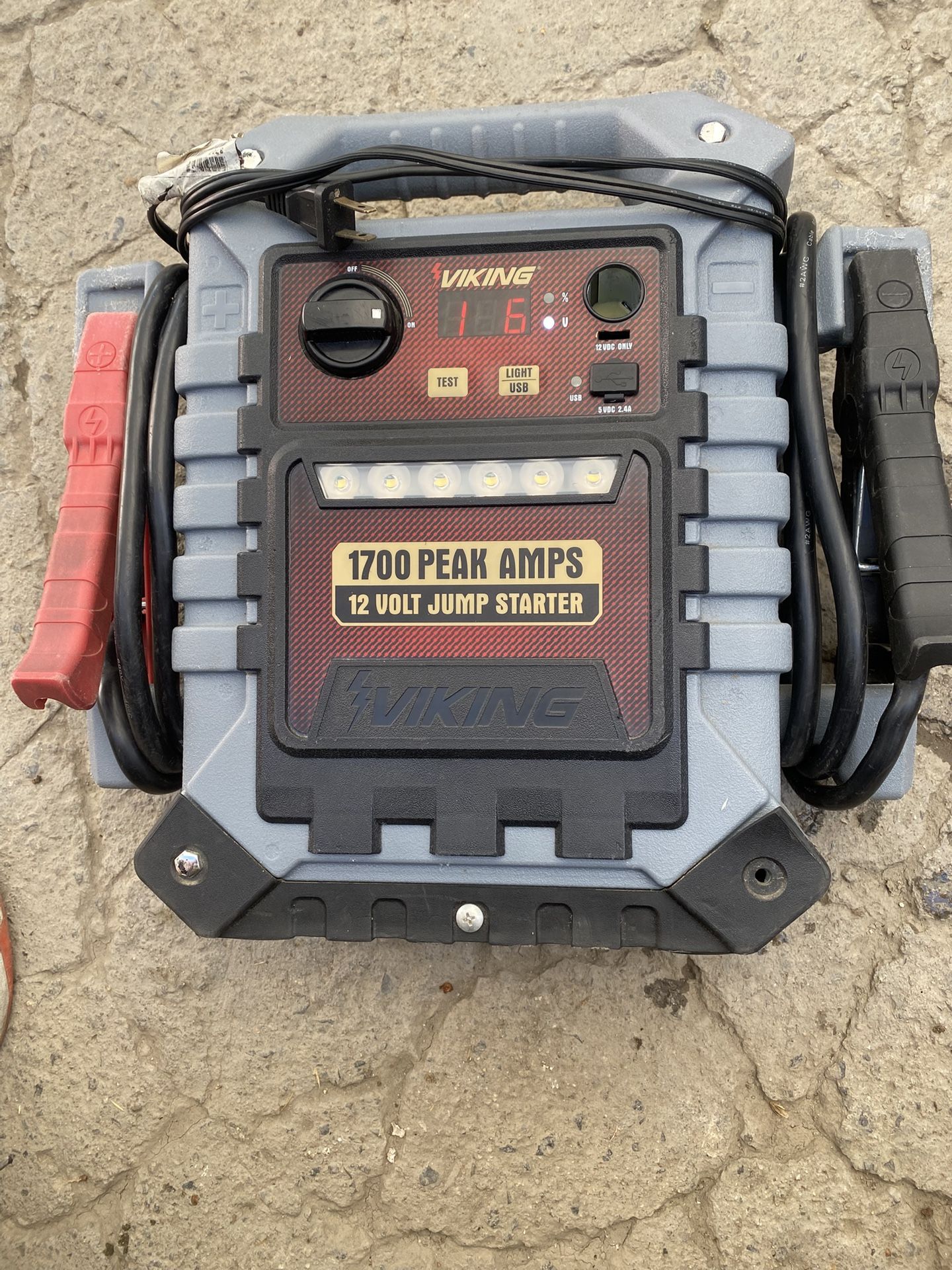 Viking 1700 Peak Amps 12 Volt Stared