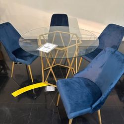 Wynora 5 Pcs Dining Room Set Table and 4 Chairs 