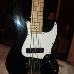 Five string fender Squire Bass