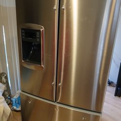  Refrigerator With Ice Maker