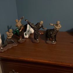 Figurines