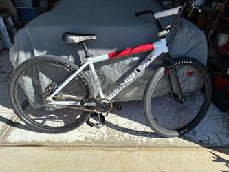 Throne BMX Cruiser Bike White Graphic