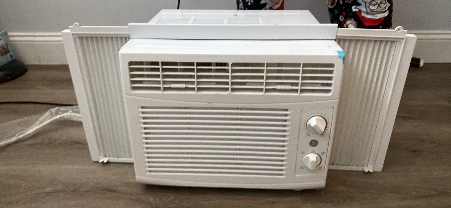 GE Window Air Conditioner 5000 BTU, Efficient Cooling for Small Area Like Bedrooms And Guest Rooms 
