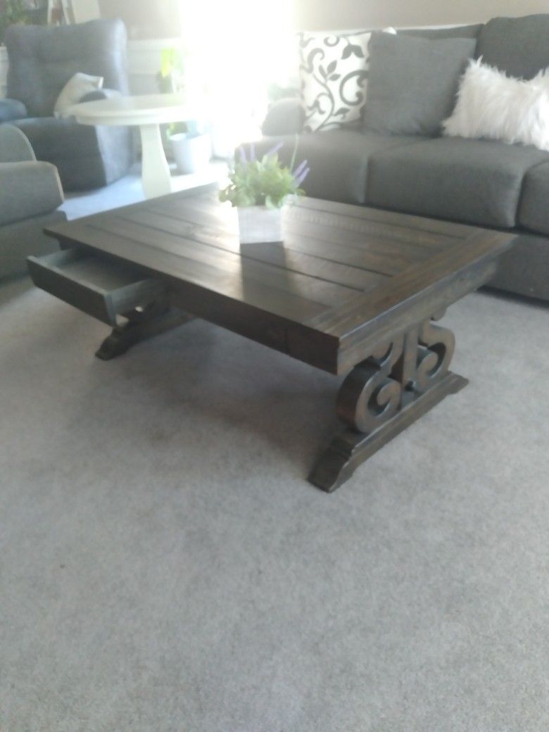 Like New Coffee Table