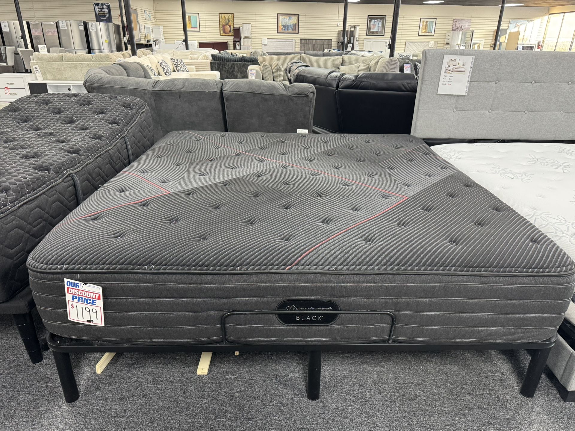 King Beautyrest Black. 🚚WE DELIVER🚚