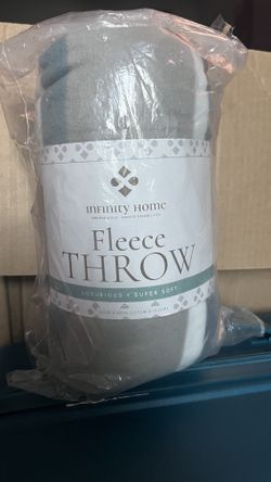 Infinity Home Fleece Throw blanket