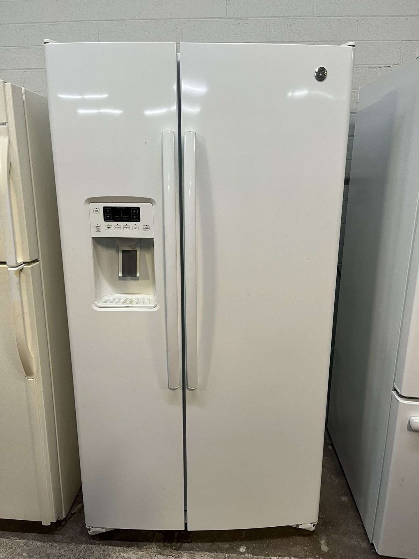 Ge Refrigerator 2 doors