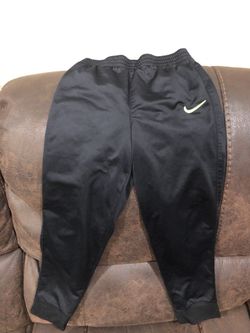 Boys size 6-7 Nike joggers