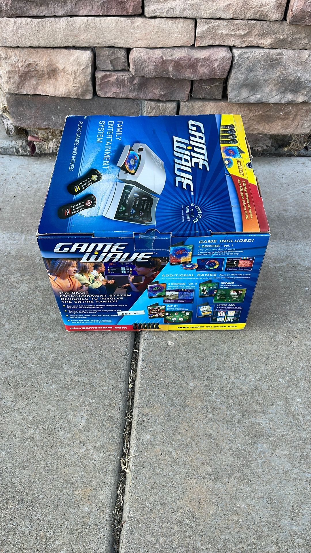 Game Wave Family Entertainment System Console plus 2games.