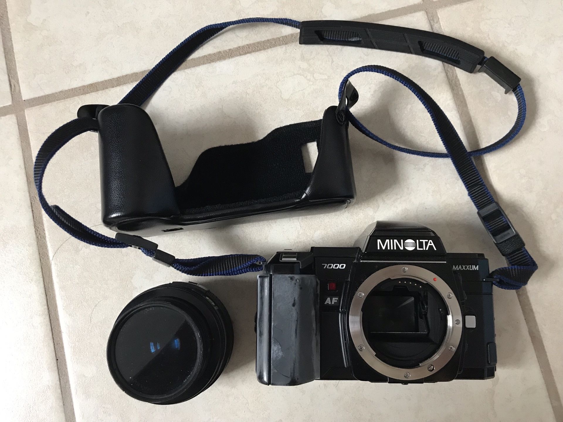 (Used) Minolta Maxxum 7000 Autofocus SLR 35mm Film camera with Minolta AF 35-70mm Lens