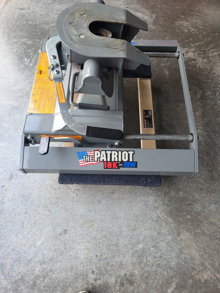 B&W 5th Wheel Hitch 18000 Lbs.,