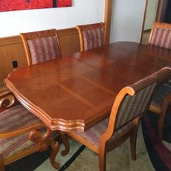 Expandable Solid Wood (6) Chair Dining Table   