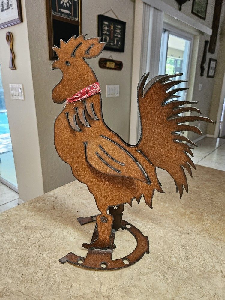Metal Rooster Home Decor & Assorted Items
