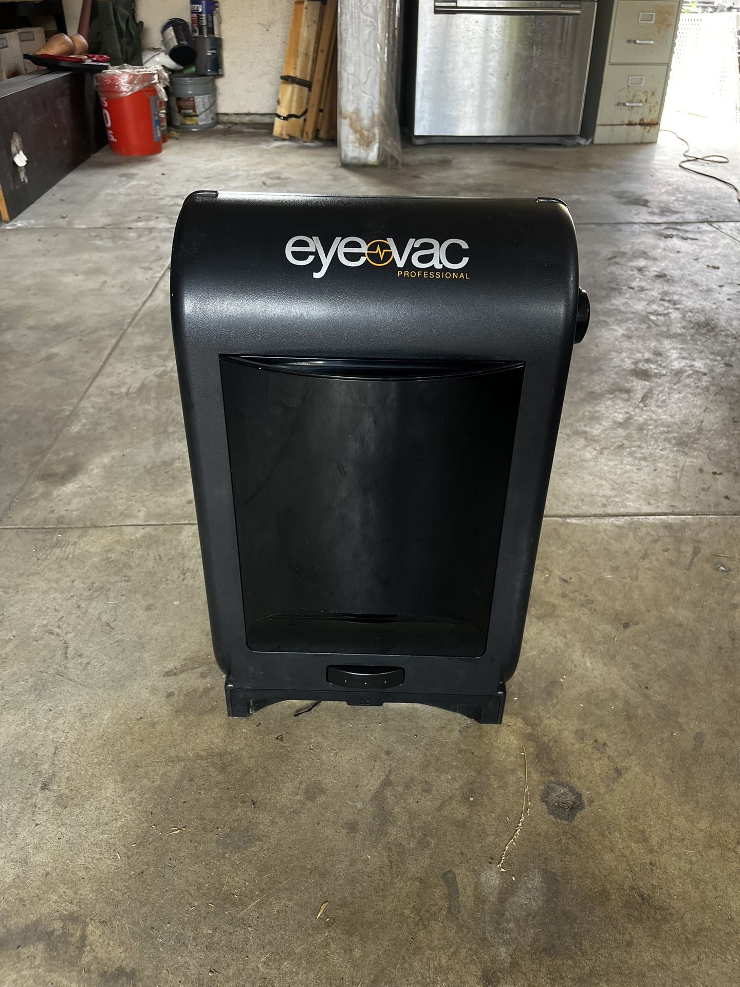 Eye Vac Floor Vacuum