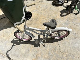 Girls Bike Good Condition Needs Clean