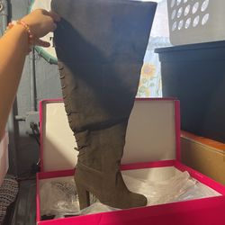 Knee High Olive green healed boots Size 9 Shoedazzle 