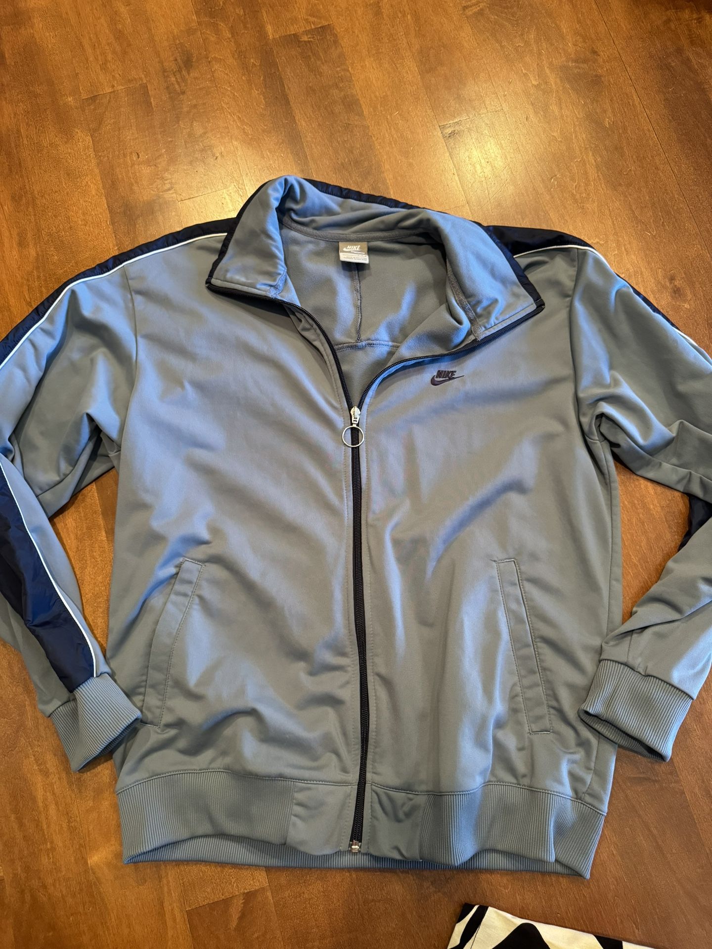 Men’s Nike Zipper Jacket Shipping Available
