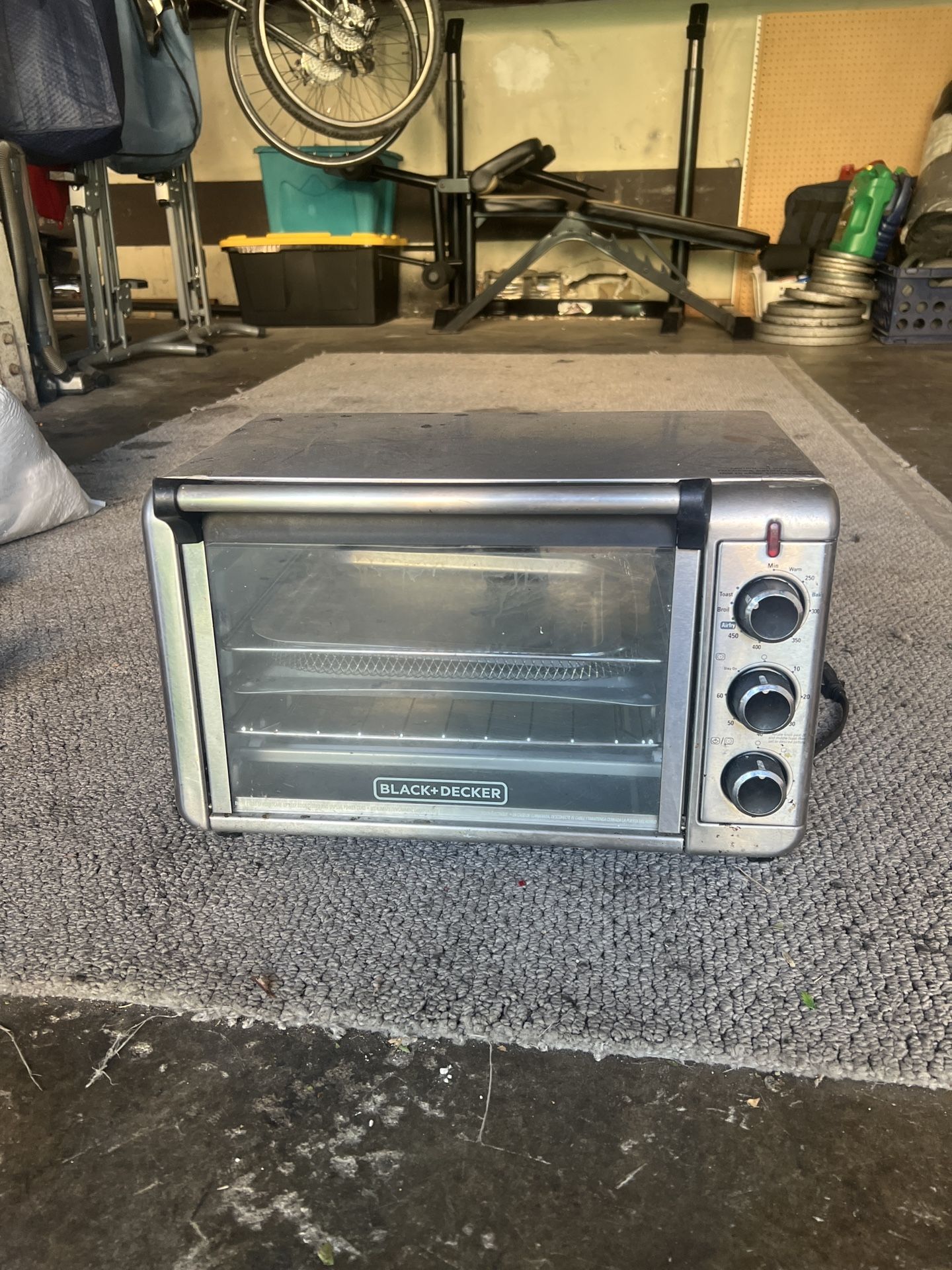 BLACK+DECKER 6-Slice Crisp 'N Bake Air Fry Toaster Oven,