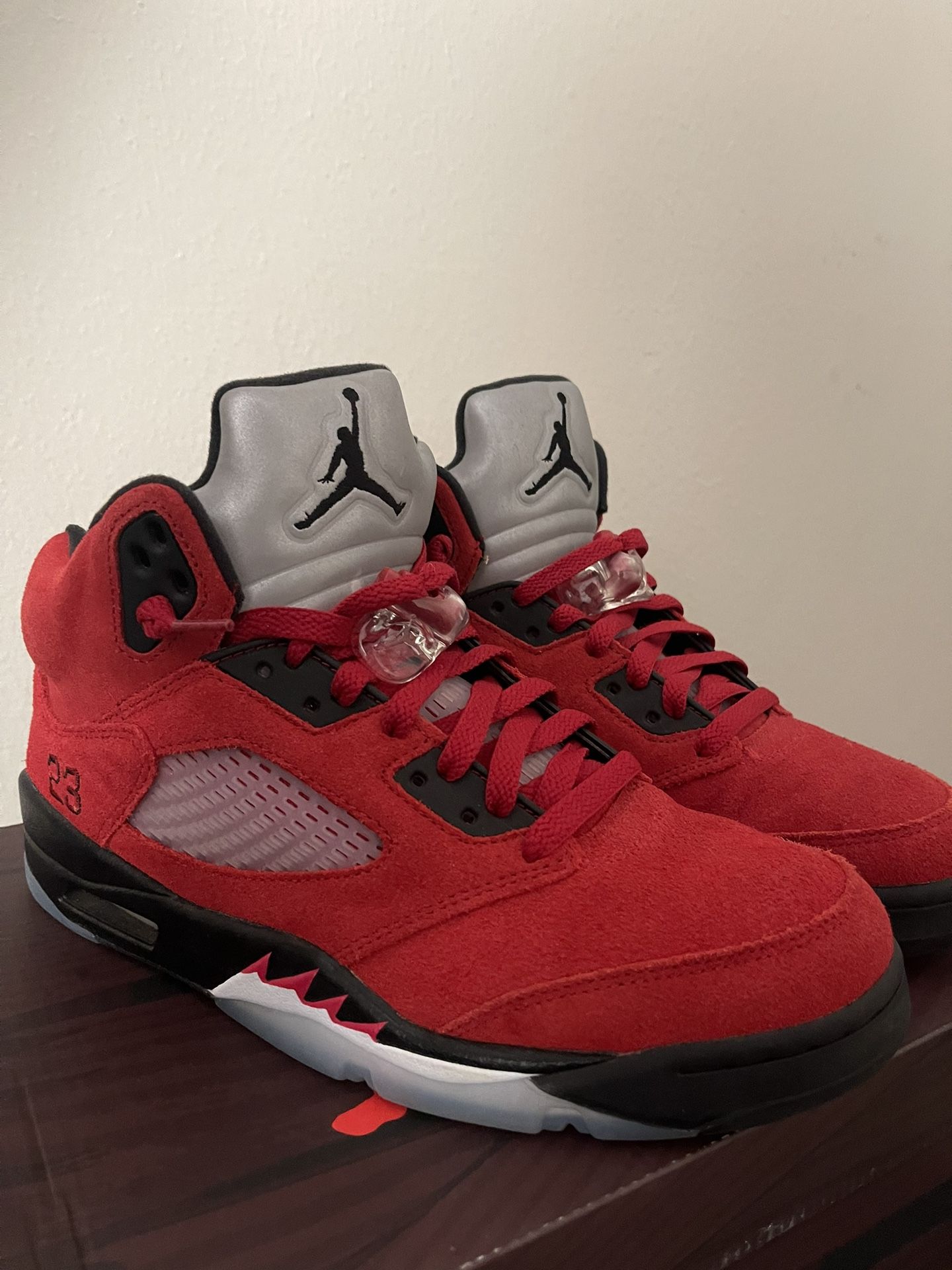 Jordan 5 Retro Raging Bull  185$