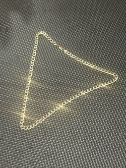 Selling a beautiful 14K gold chain in excellent condition.  * Weight: 39 grams * Real 14K gold * Strong clasp * Clean shine and well maintained * Styl
