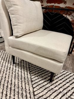 Cream Linen Accent Chair – Like New