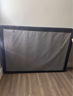 Full-Size Low-Profile Box Spring – Clean & Ready to Use