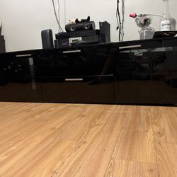 Entertainment center