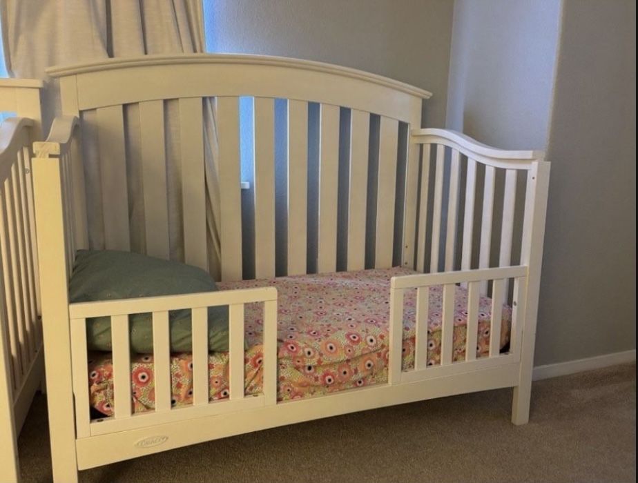 (FREE Porch Pickup ) Baby Crib/toddler, Mattress (pickup in Escondido)