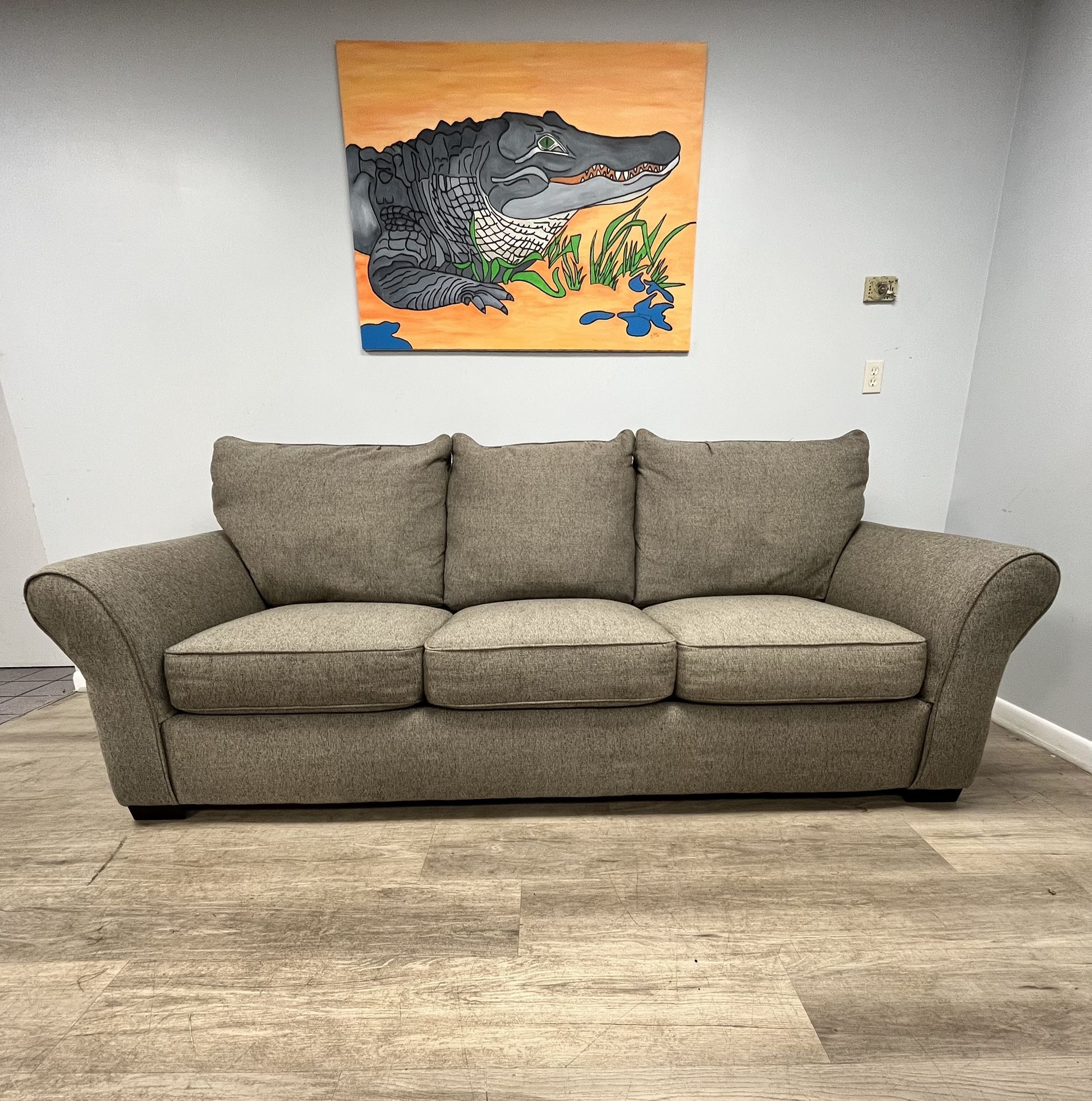 Delivery Included Jackson Furniture Maddox Sofa in Fossil