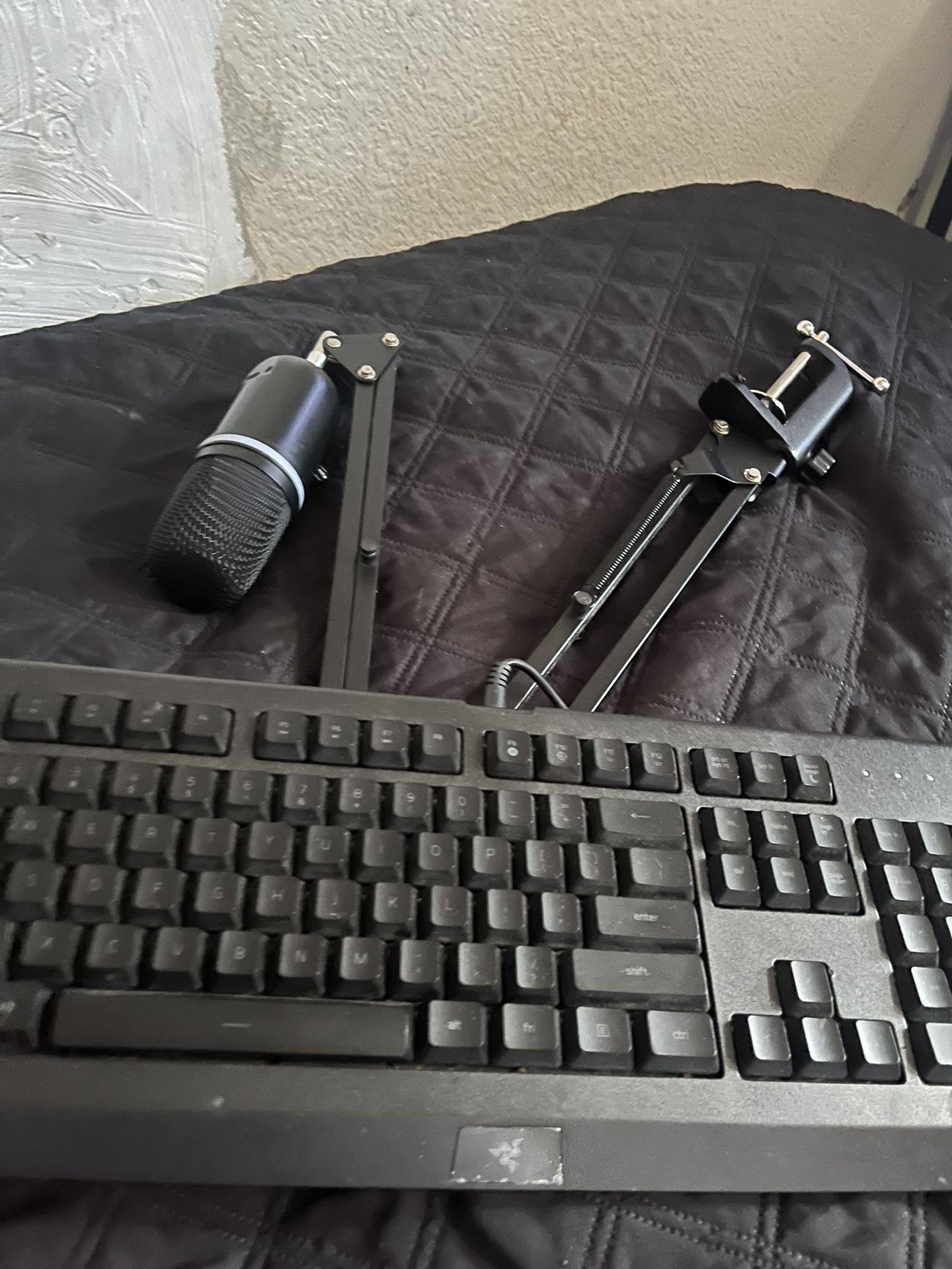 Keyboard And Mic Needs Aux Cord Both Great Condition Pick Up Only